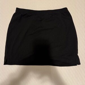 WORN ONCE Classic Black Stretch Mini Skort - Medium